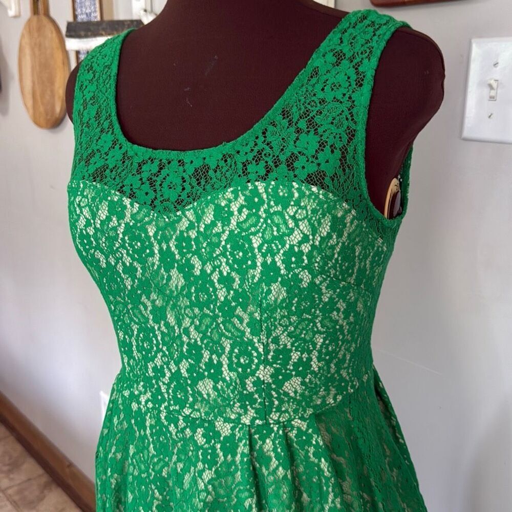 Betsy Johnson nude floral overlay lace dress size 4 fit and flare Kelly green fa - Picture 2 of 11